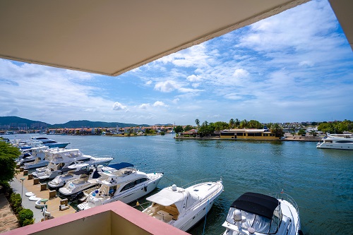 Aquavi Marina Hotel & Suites