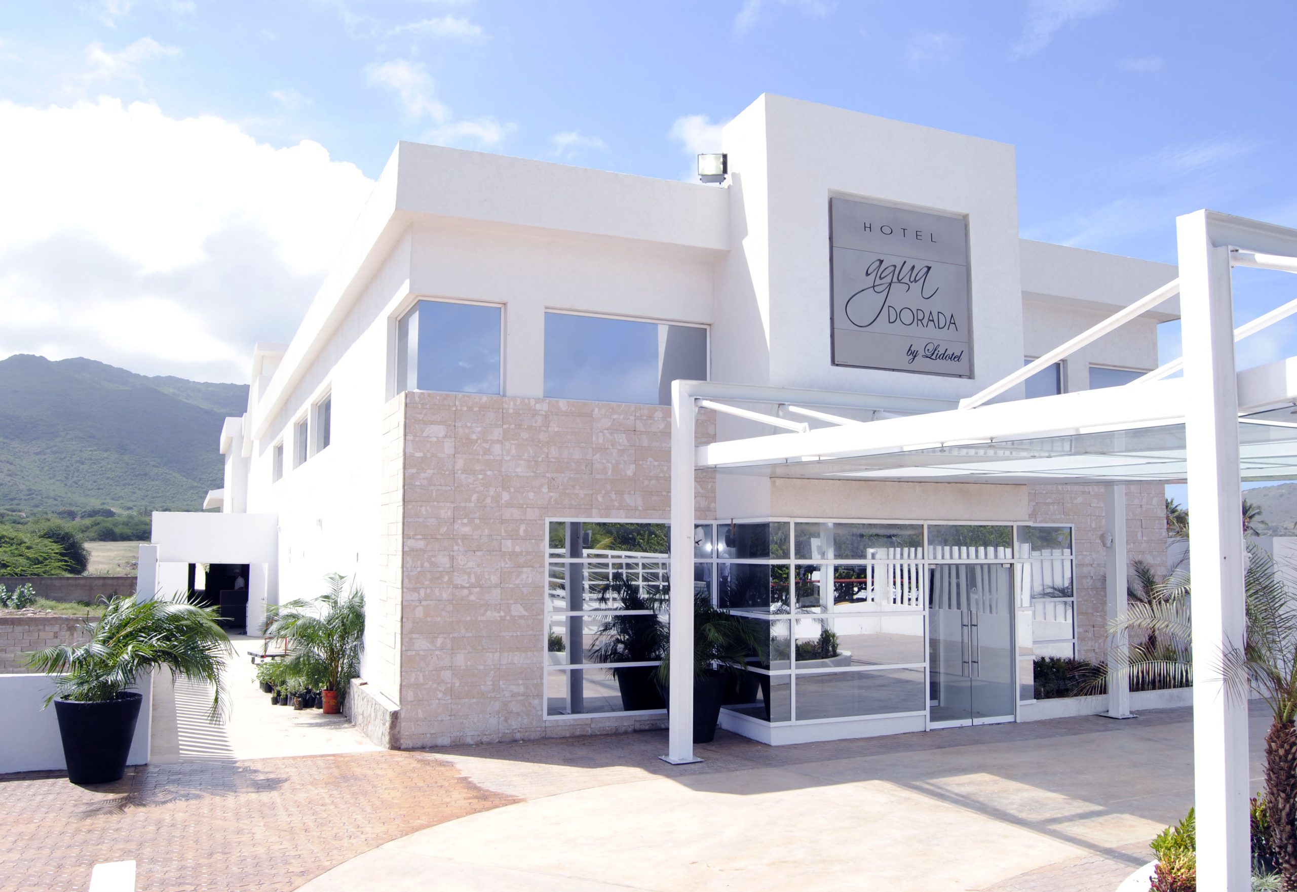 Agua Dorada Beach Hotel
